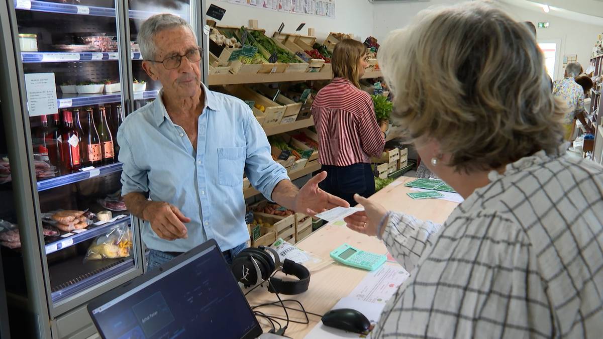 Arruntzakoop, auzoa elikatzen duen saltegi parte-hartzailea