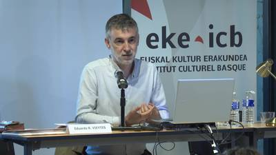 Kultura aniztasuna eta giza eskubideak: kultura eskubideak baliogarriak ote dira?